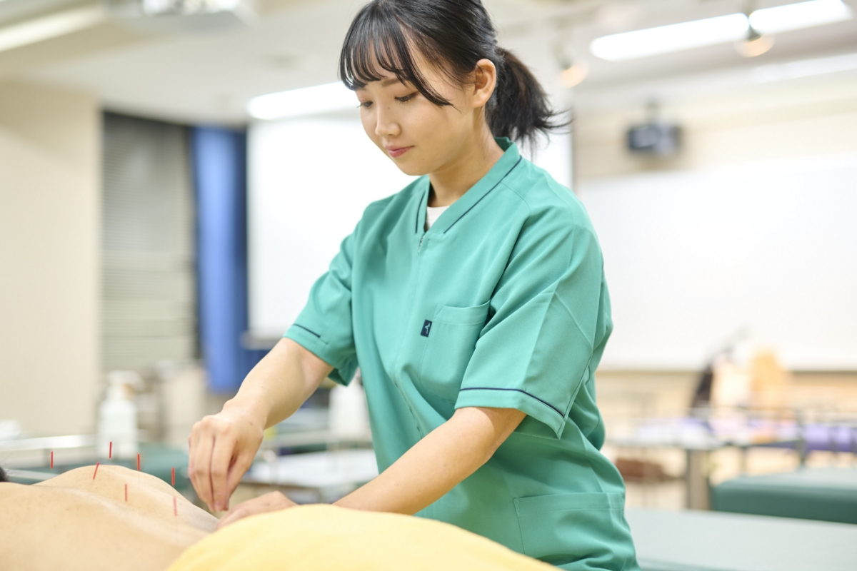 子宮や卵巣の血流改善を目的とした鍼灸の実技を、臨床に近い形で習得